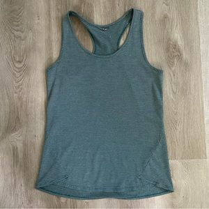 Oiselle Flyout Tank